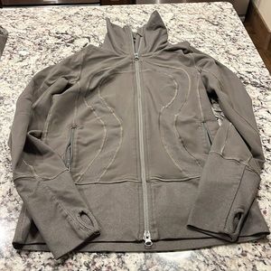 lululemon vintage Define jacket size 6 khaki